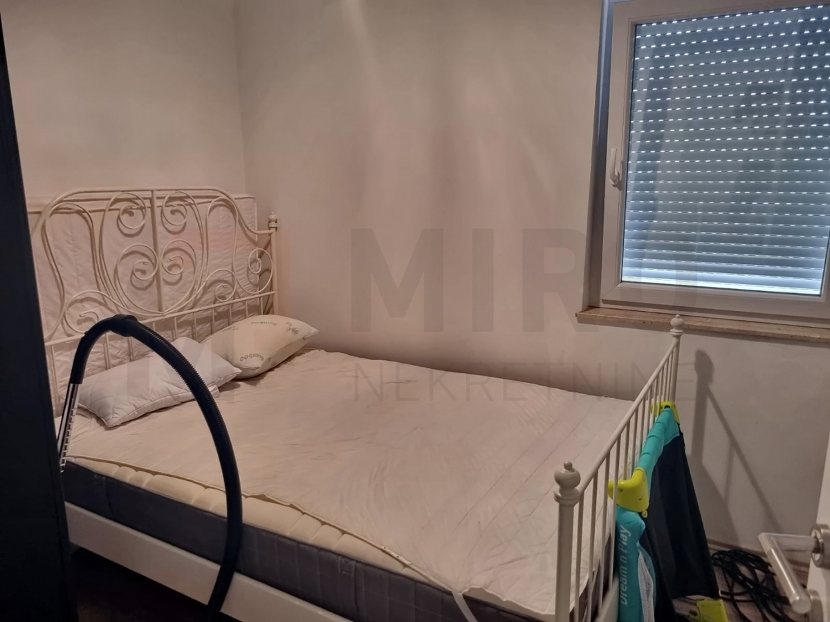 Njivice, opremljeno stanovanje v 1. nadstropju s pogledom na morje