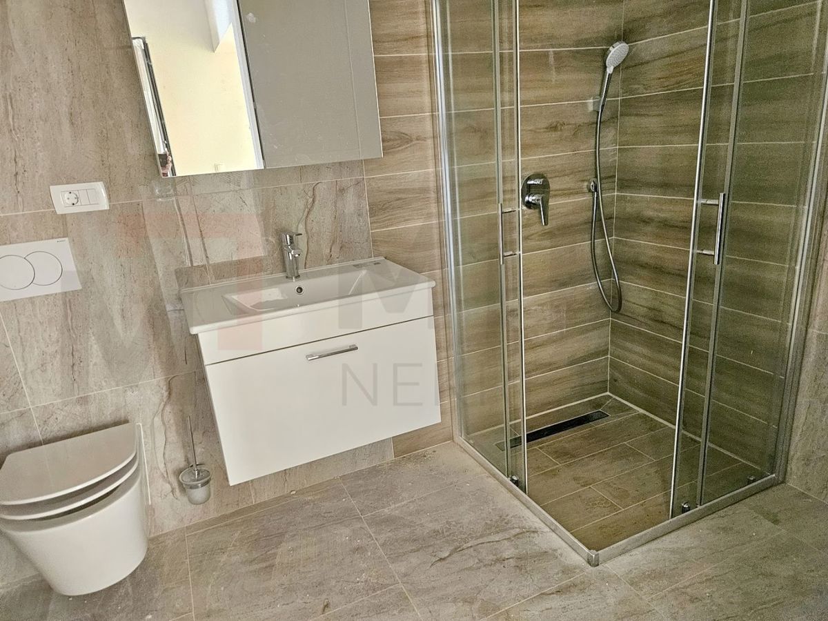 Njivice, enosobno stanovanje v pritličju z vrtom, PRODAJA!