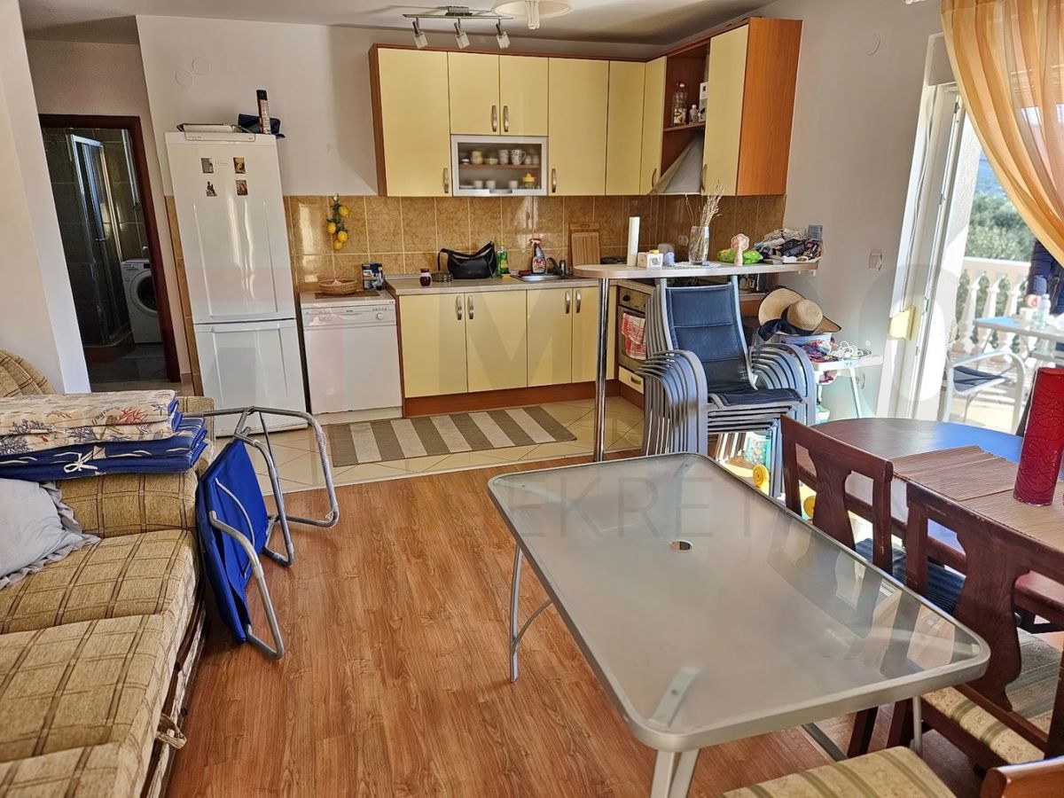 Krk, okolica, prodajamo apartmajsko hišo s 3 stanovanjskimi enotami!