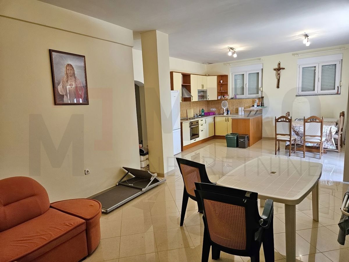 Krk, okolica, prodajamo apartmajsko hišo s 3 stanovanjskimi enotami!