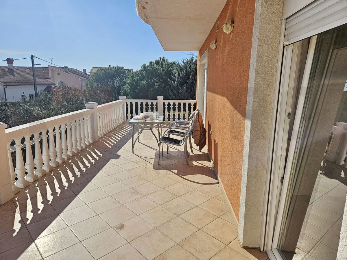 Krk, okolica, prodajamo apartmajsko hišo s 3 stanovanjskimi enotami!