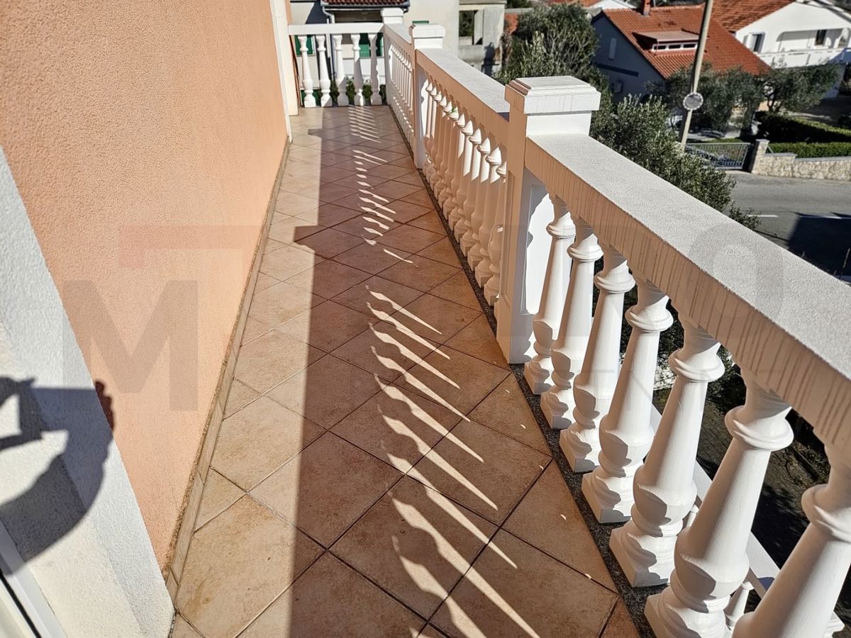 Krk, okolica, prodajamo apartmajsko hišo s 3 stanovanjskimi enotami!