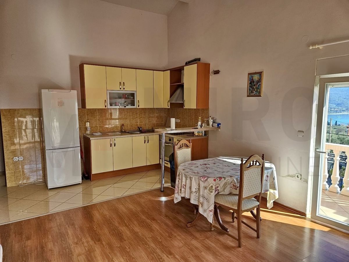Krk, okolica, prodajamo apartmajsko hišo s 3 stanovanjskimi enotami!