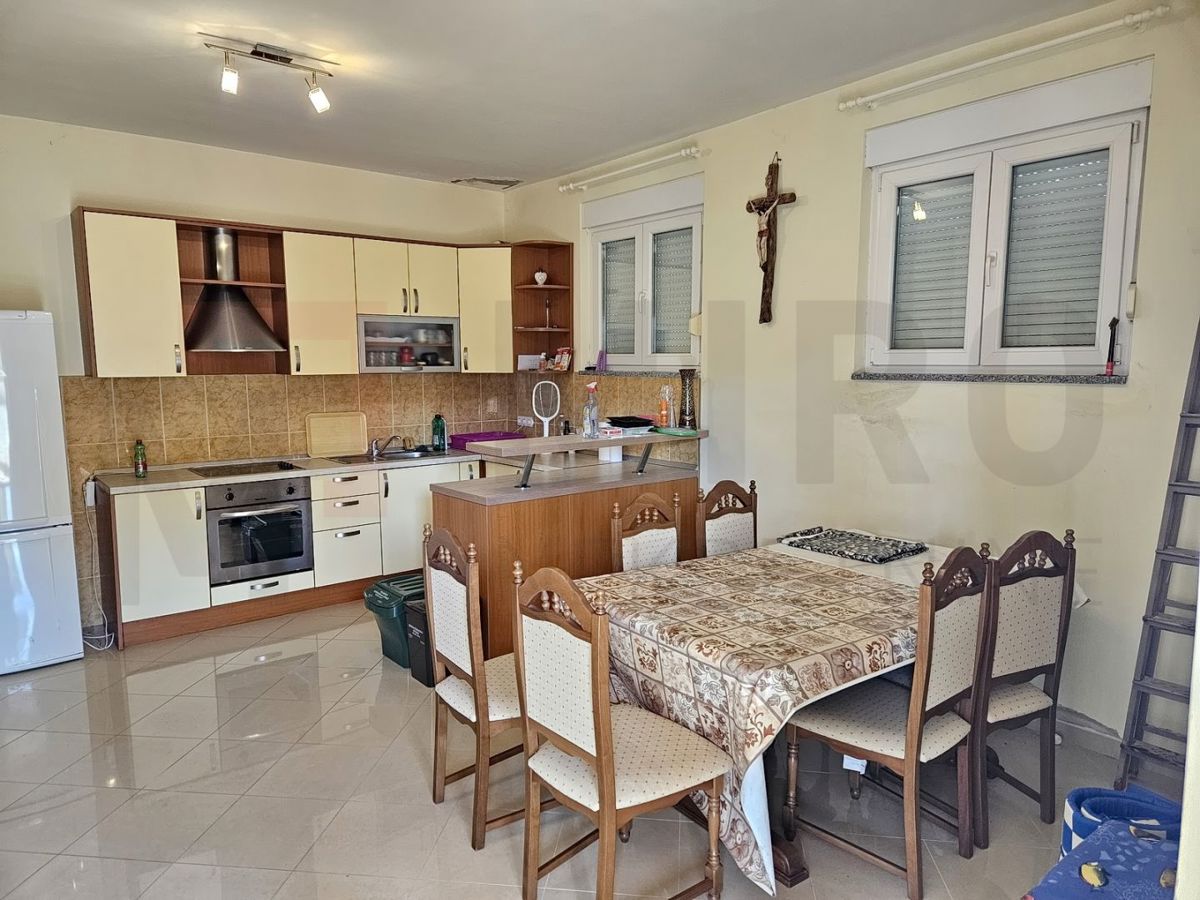 Krk, okolica, prodajamo apartmajsko hišo s 3 stanovanjskimi enotami!