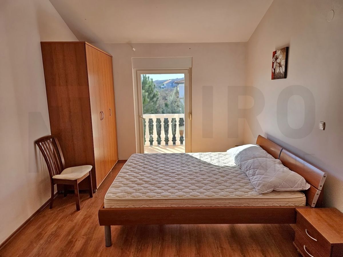 Krk, okolica, prodajamo apartmajsko hišo s 3 stanovanjskimi enotami!