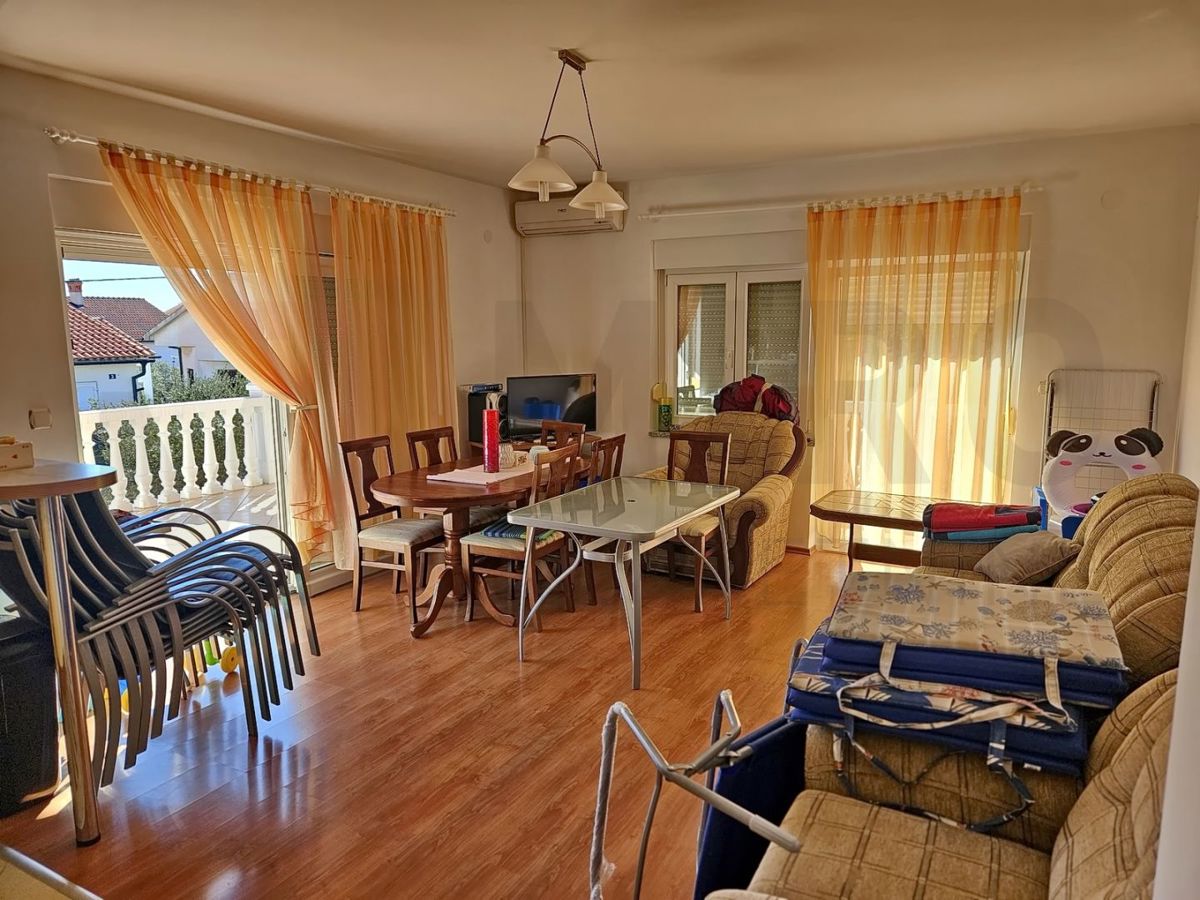 Krk, okolica, prodajamo apartmajsko hišo s 3 stanovanjskimi enotami!
