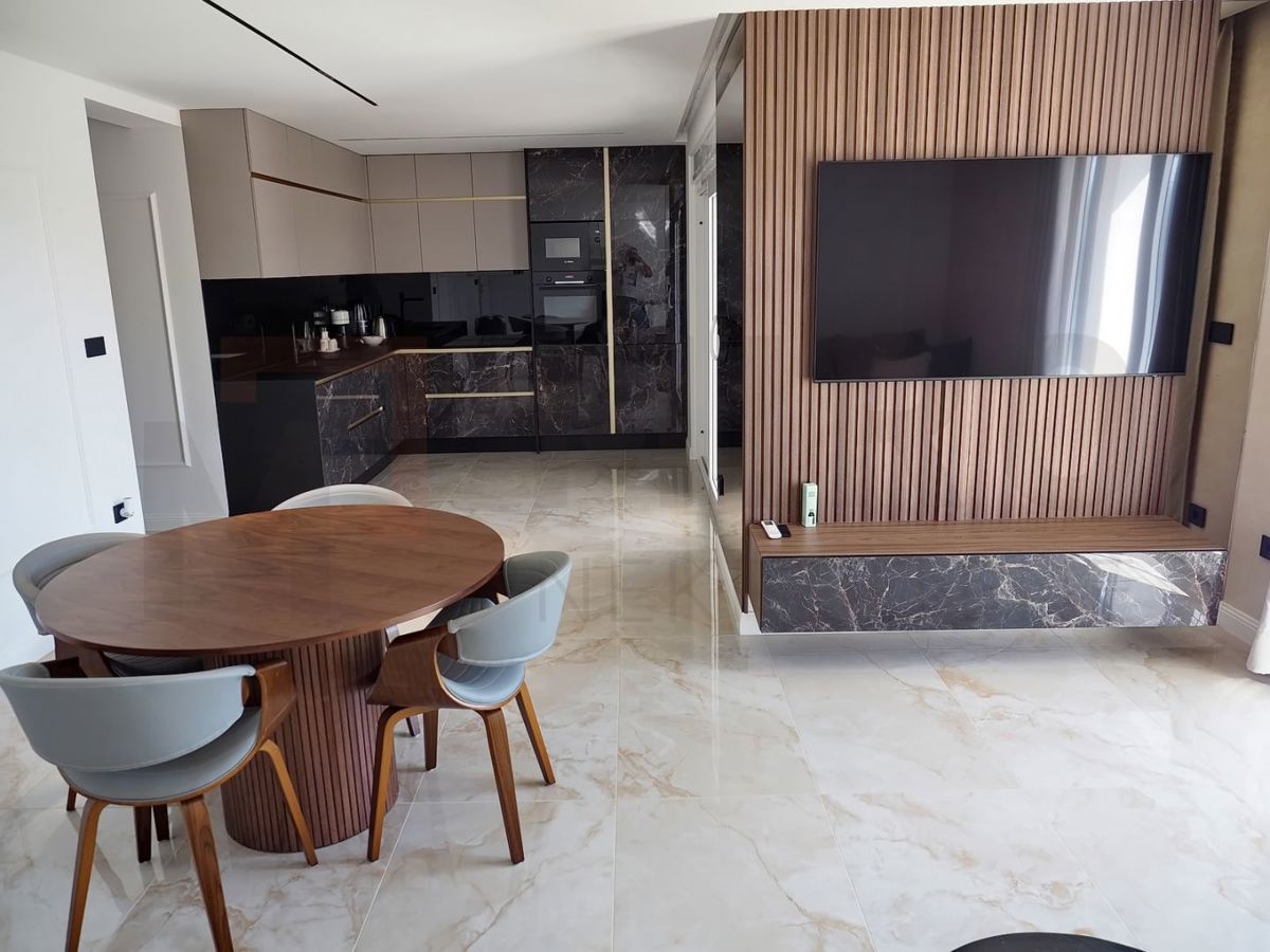 Malinska, moderno opremljen apartma z bazenom in vrtom, PRODAJA!