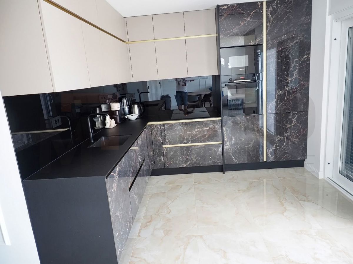 Malinska, moderno opremljen apartma z bazenom in vrtom, PRODAJA!