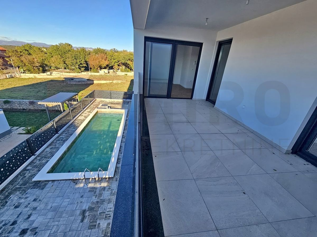 Malinska, novozgrajena polsamostojna hiša z bazenom, PRODAJA!