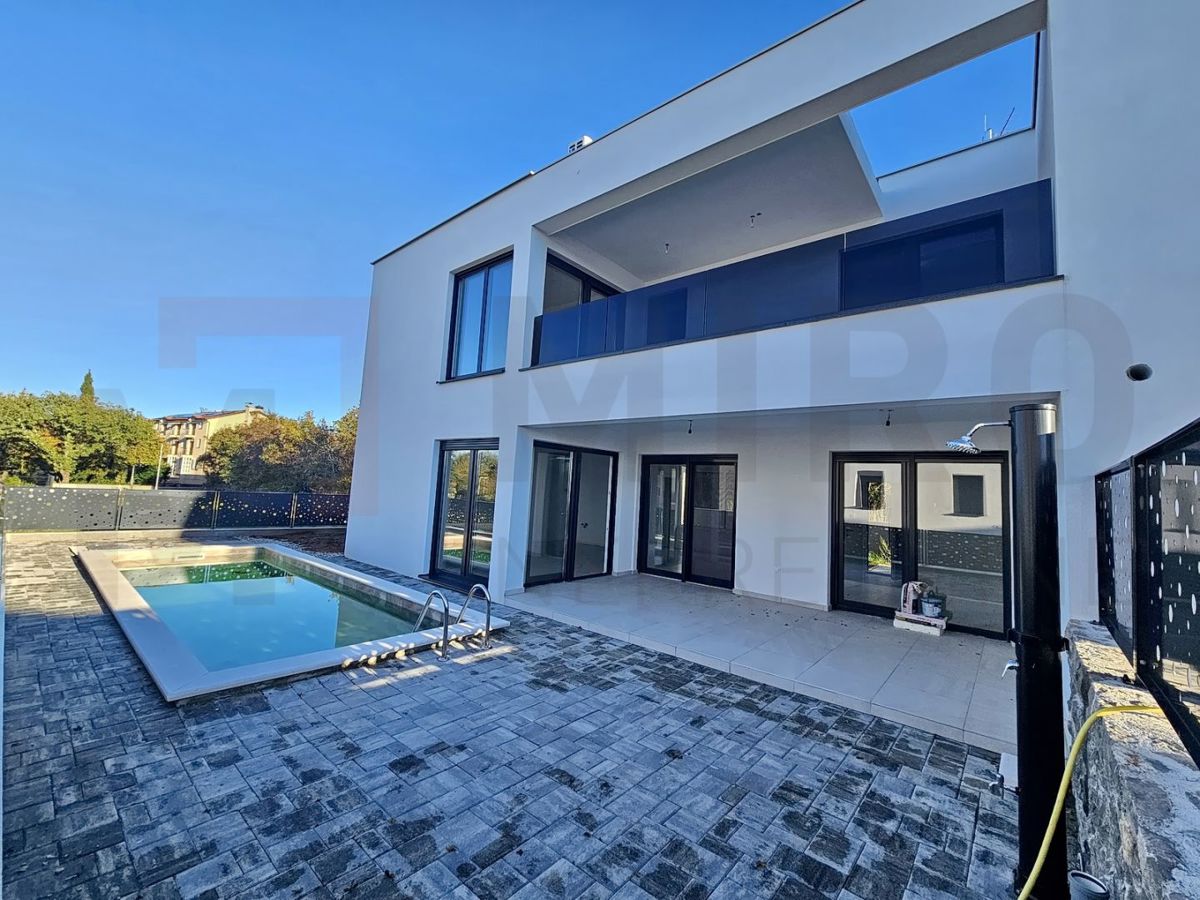 Malinska, novozgrajena polsamostojna hiša z bazenom, PRODAJA!