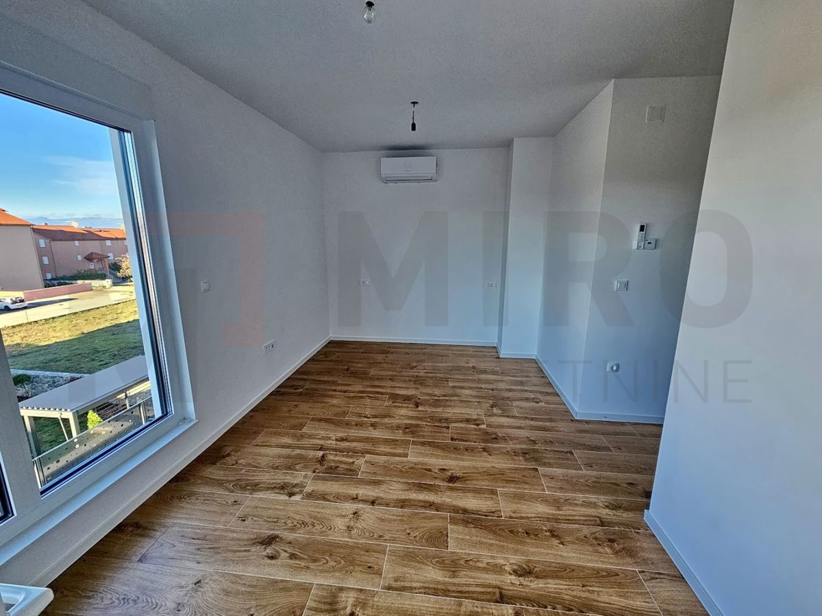 Malinska, novozgrajena polsamostojna hiša z bazenom, PRODAJA!