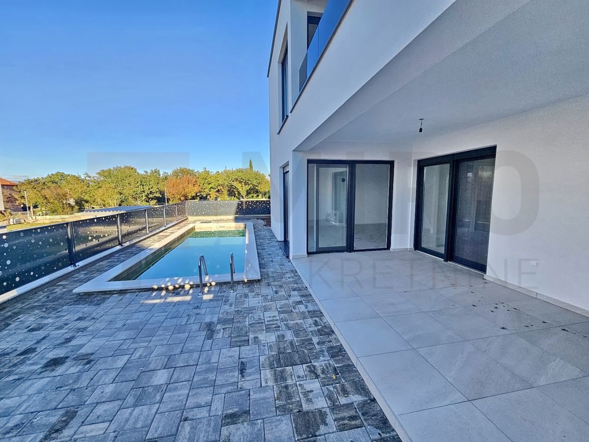 Malinska, novozgrajena polsamostojna hiša z bazenom, PRODAJA!