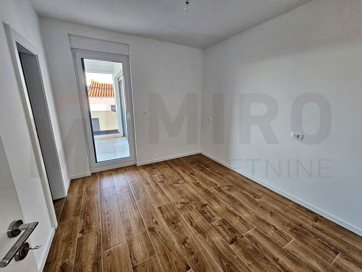 Malinska, novozgrajena polsamostojna hiša z bazenom, PRODAJA!