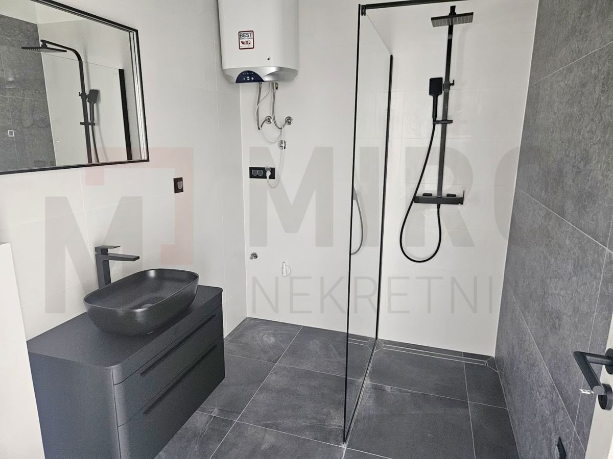 Zaliv Soline, dvosobno stanovanje v 1. nadstropju s pogledom na morje!