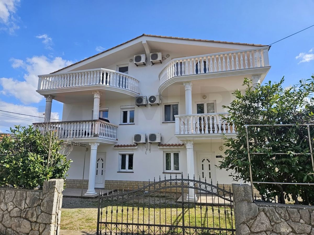 Krk, okolica, dvosobno stanovanje v mansardi, PRODAMO!