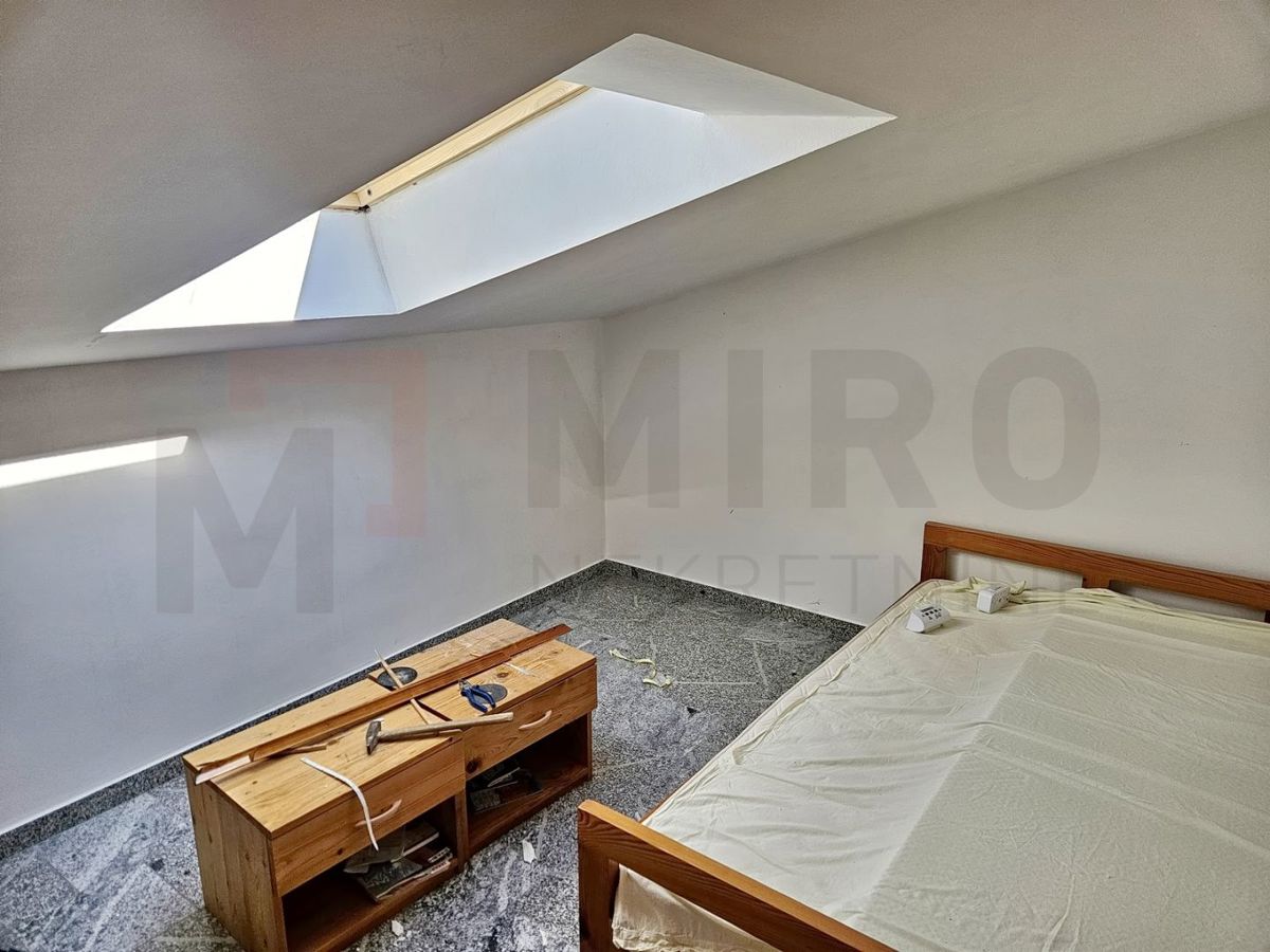 Krk, okolica, dvosobno stanovanje v mansardi, PRODAMO!