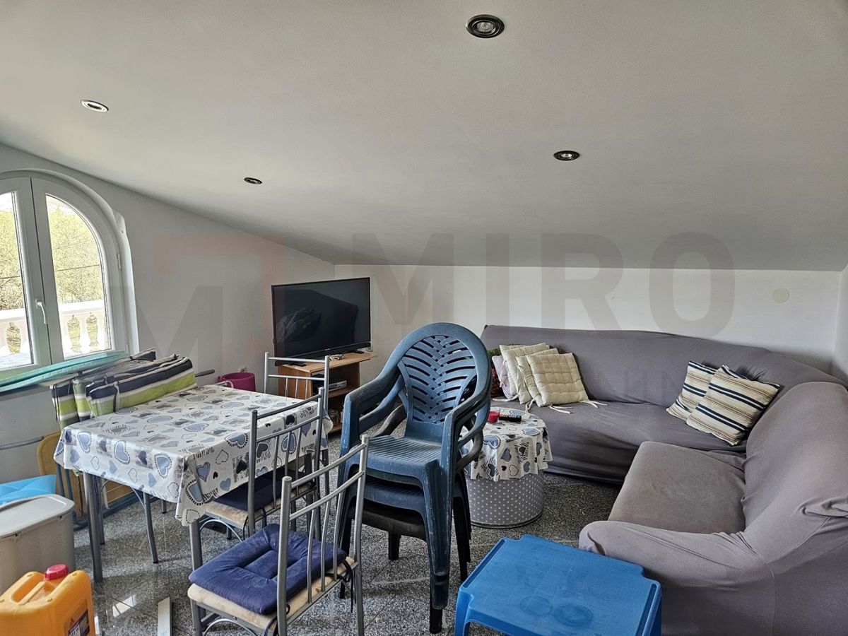 Krk, okolica, dvosobno stanovanje v mansardi, PRODAMO!