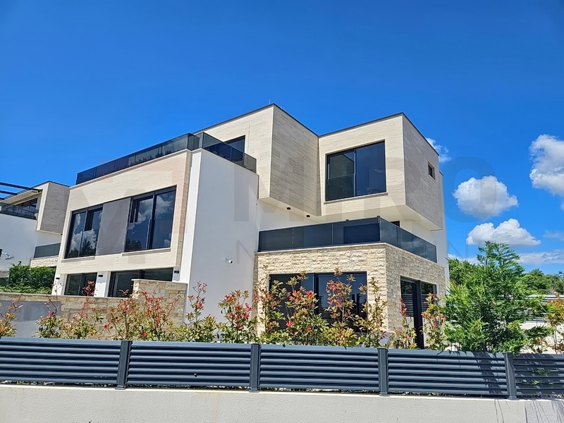 Mesto Krk, moderen penthouse z odprtim pogledom na morje, PRODAJA!
