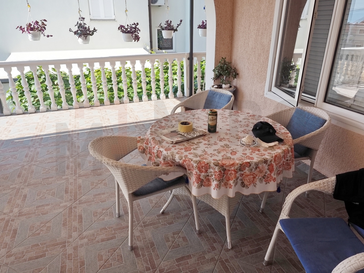 Malinska, dvojček za turizem na odlični lokaciji!