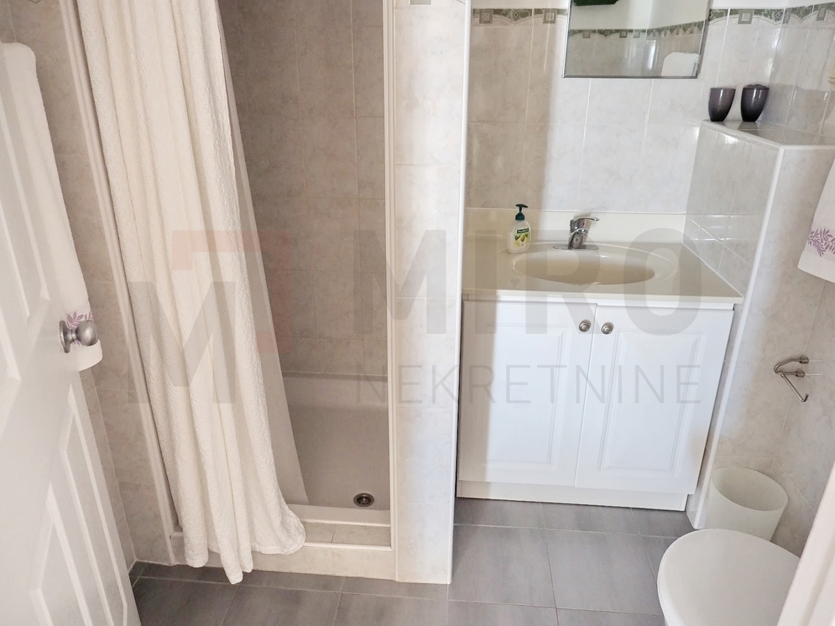 Malinska, dvojček za turizem na odlični lokaciji!