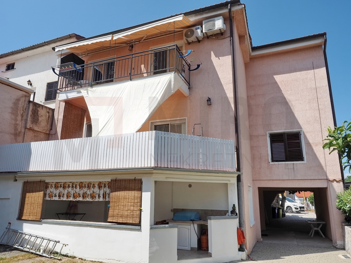 Malinska, dvojček za turizem na odlični lokaciji!