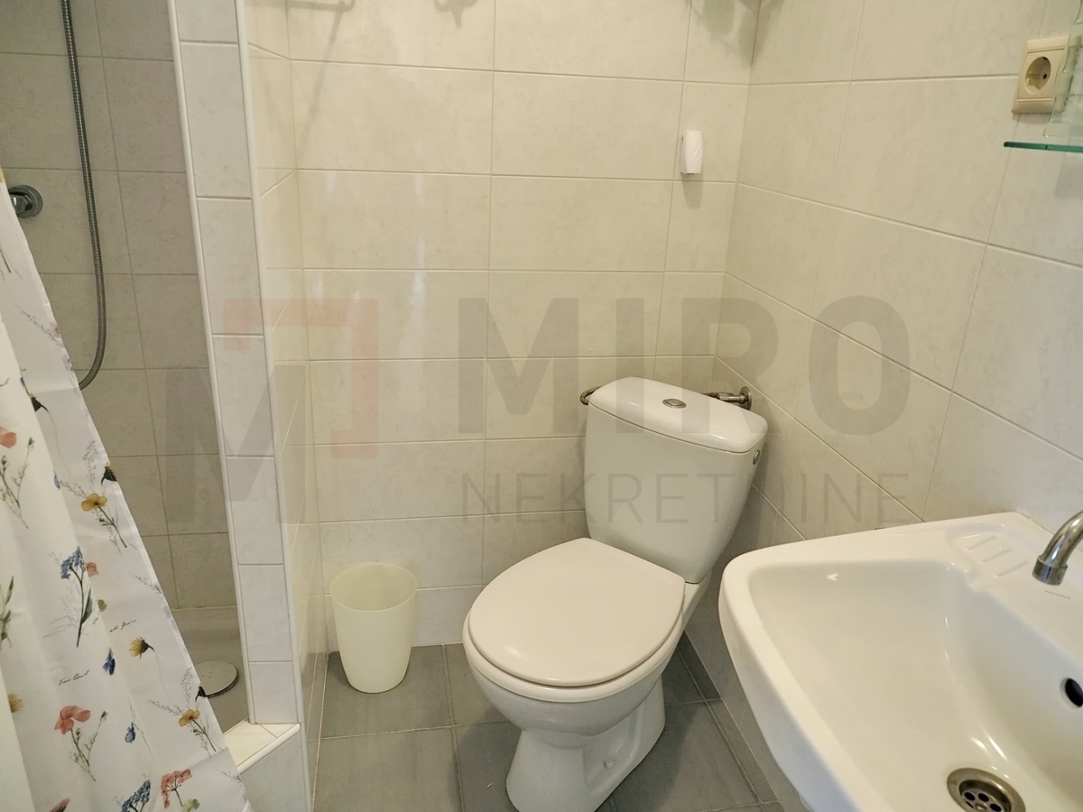 Malinska, dvojček za turizem na odlični lokaciji!