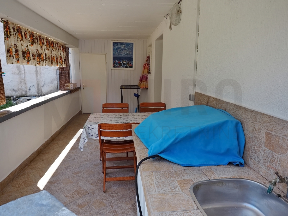 Malinska, dvojček za turizem na odlični lokaciji!