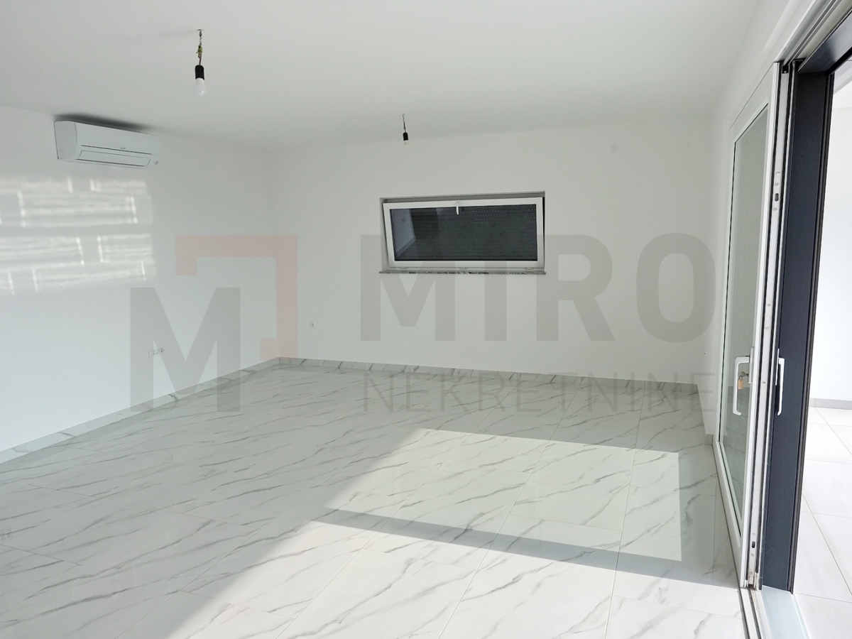 Malinska, dva nova apartmaja v pritličju in 1. nadstropju z vrtom