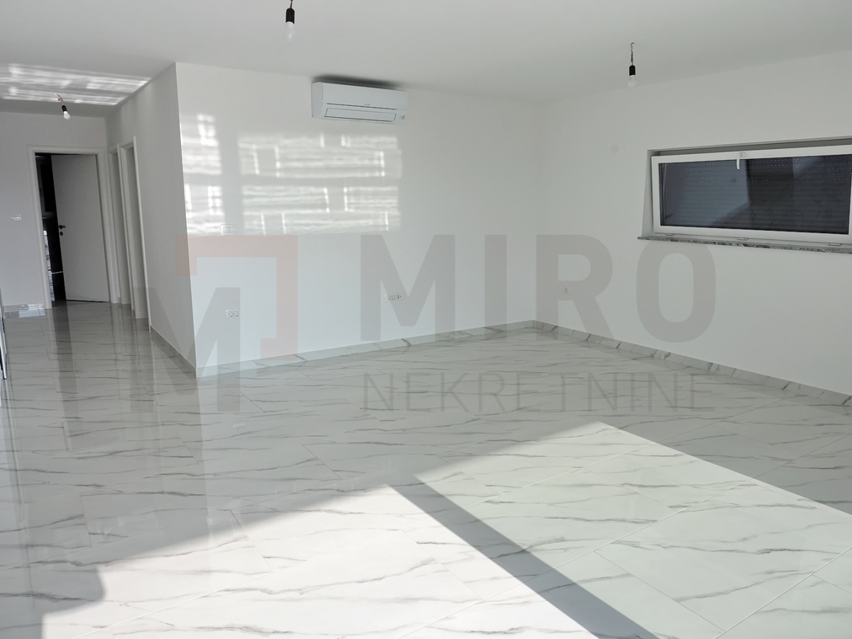 Malinska, dva nova apartmaja v pritličju in 1. nadstropju z vrtom
