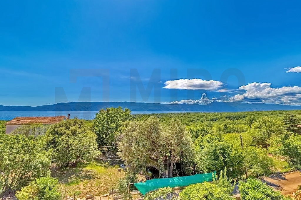 Krk, okolica, samostojna apartmajska hiša na mirni lokaciji z razgledom