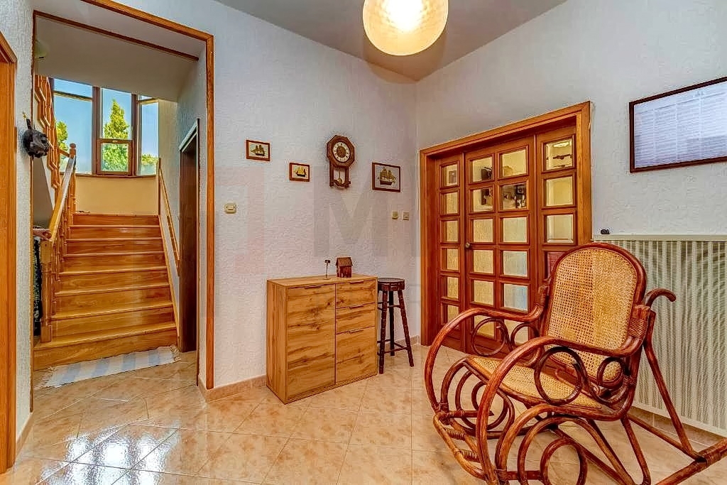 Krk, okolica, samostojna apartmajska hiša na mirni lokaciji z razgledom