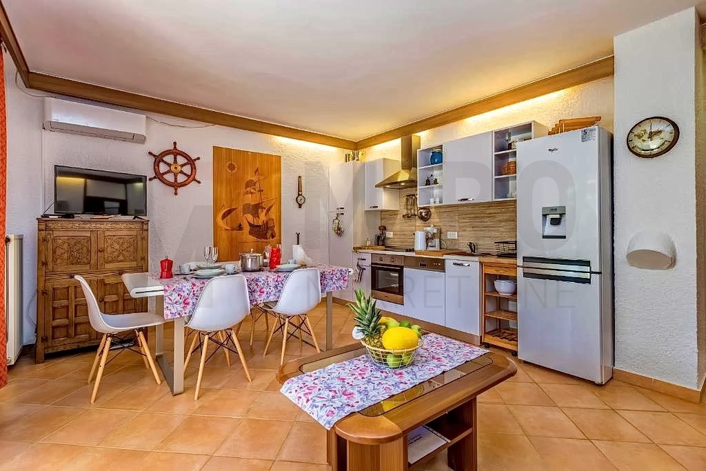 Krk, okolica, samostojna apartmajska hiša na mirni lokaciji z razgledom