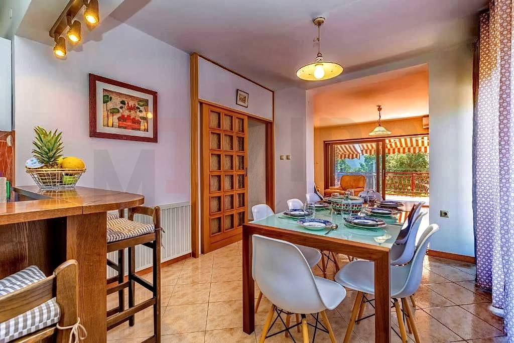 Krk, okolica, samostojna apartmajska hiša na mirni lokaciji z razgledom