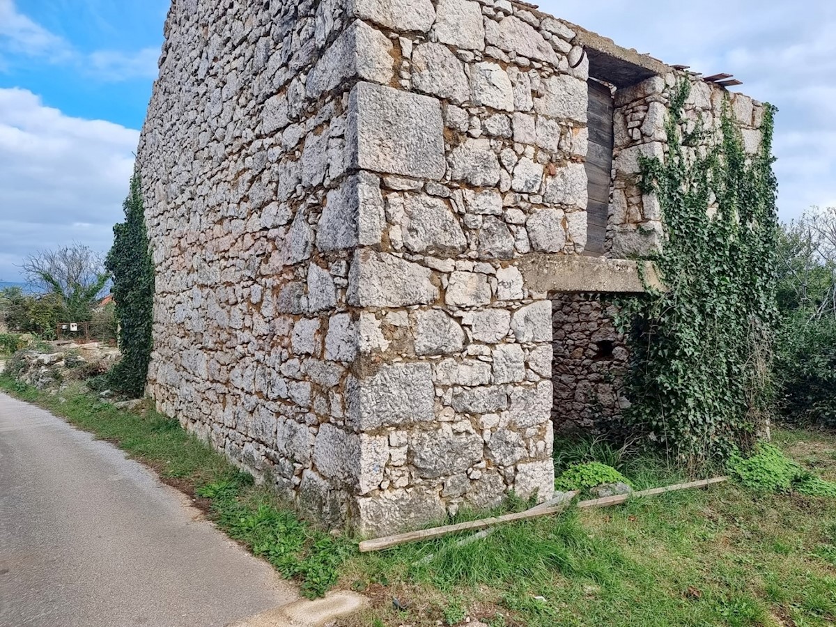 Šilo, okolica, stara kamnita hiša za obnovo, PRODAJA!