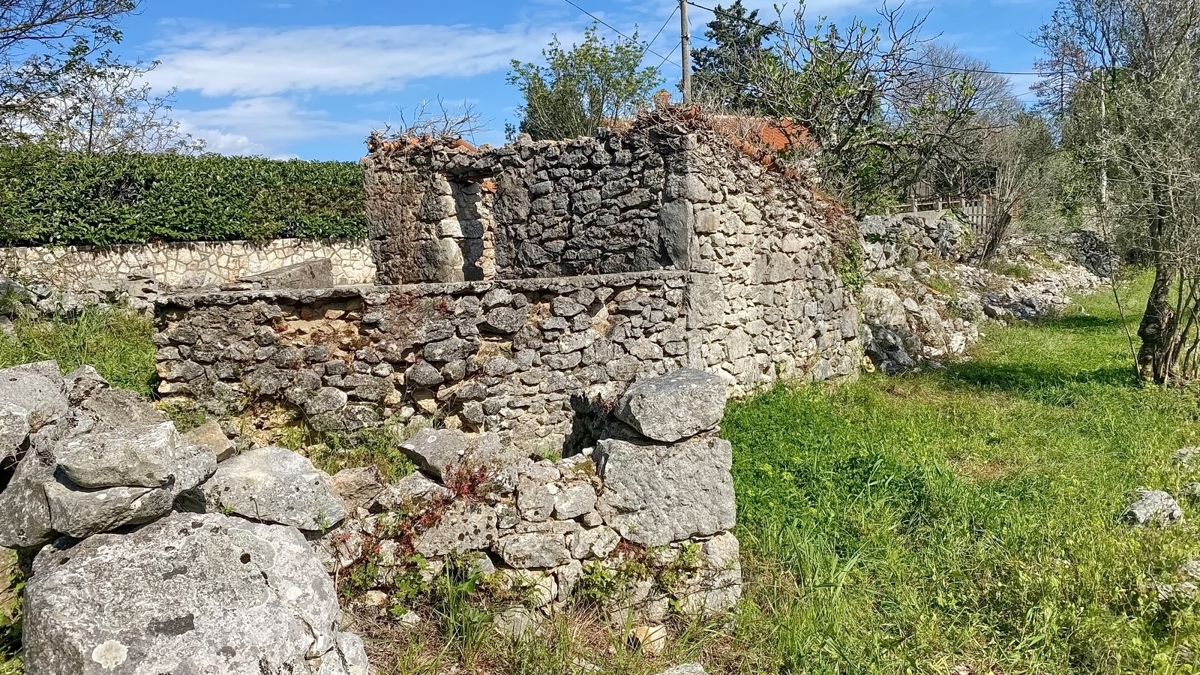 Šilo, okolica, veliko gradbeno zemljišče na robu zelenice, PRODAJA!