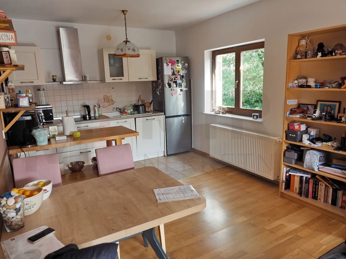 Malinska, hiša dvojček s poslovnimi prostori in apartmajem, PRODAJA!