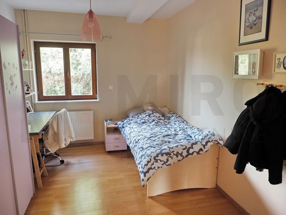 Malinska, hiša dvojček s poslovnimi prostori in apartmajem, PRODAJA!