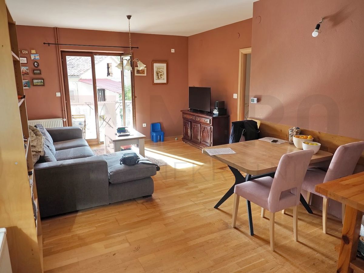 Malinska, hiša dvojček s poslovnimi prostori in apartmajem, PRODAJA!
