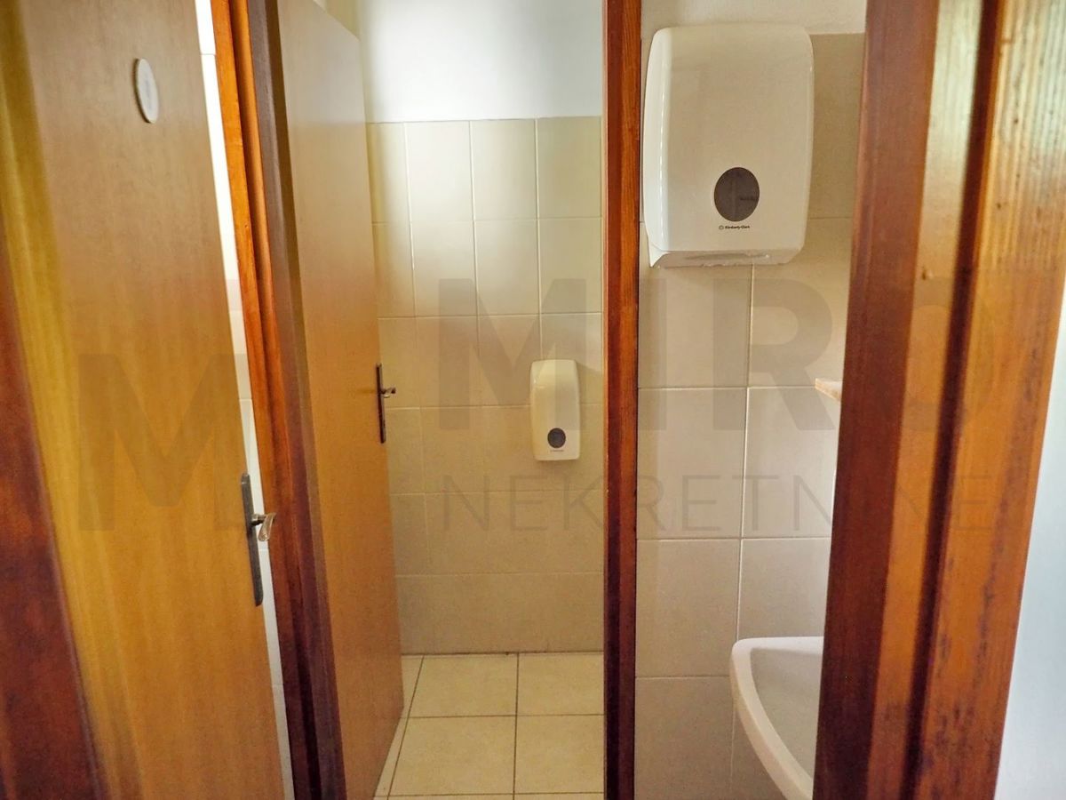 Malinska, hiša dvojček s poslovnimi prostori in apartmajem, PRODAJA!