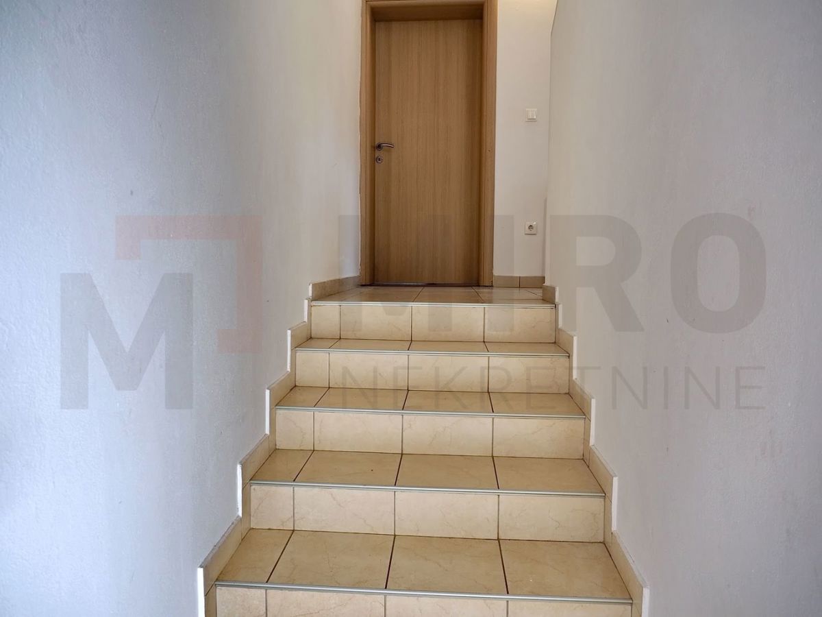 Malinska, hiša dvojček s poslovnimi prostori in apartmajem, PRODAJA!