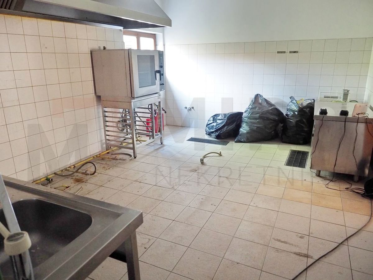 Malinska, hiša dvojček s poslovnimi prostori in apartmajem, PRODAJA!