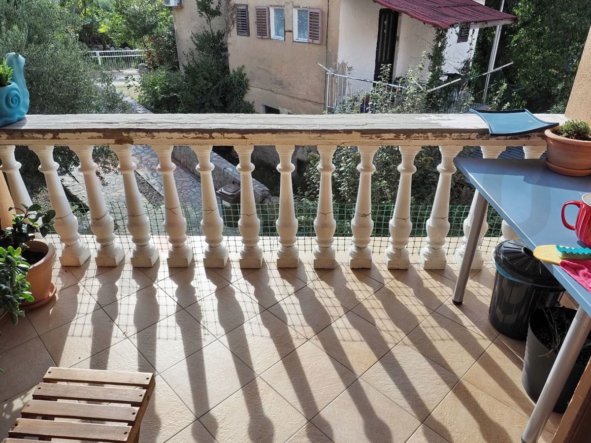 Malinska, hiša dvojček s poslovnimi prostori in apartmajem, PRODAJA!