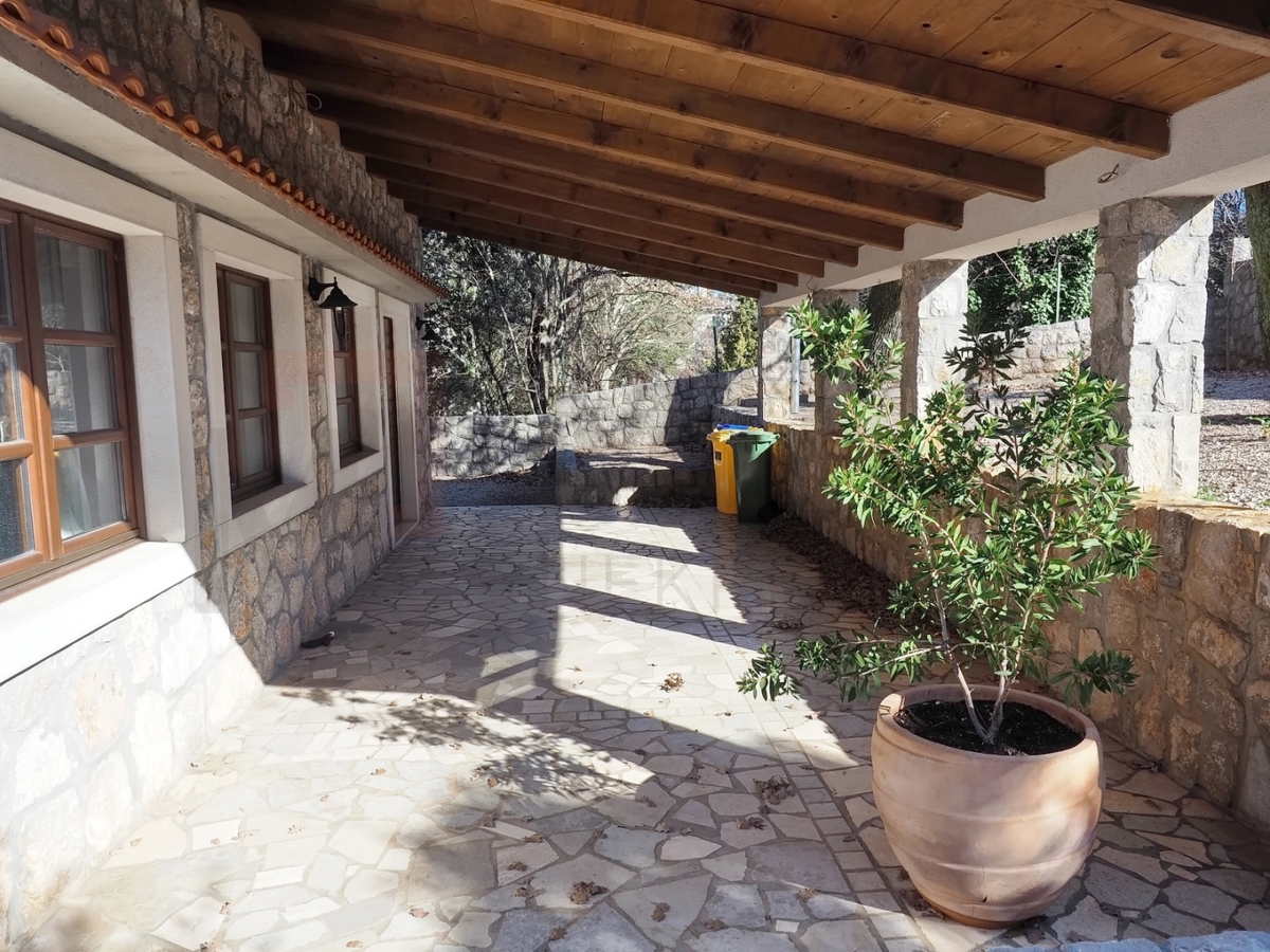 Malinska, hiša dvojček s poslovnimi prostori in apartmajem, PRODAJA!