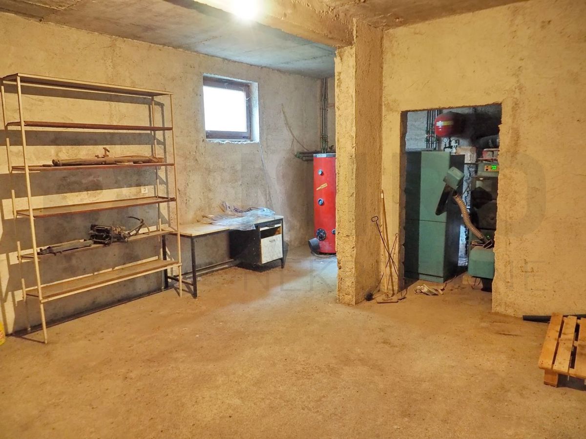 Malinska, hiša dvojček s poslovnimi prostori in apartmajem, PRODAJA!