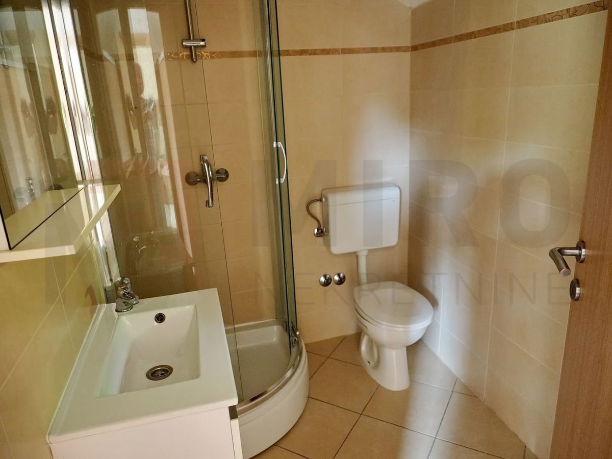 Malinska, hiša dvojček s poslovnimi prostori in apartmajem, PRODAJA!
