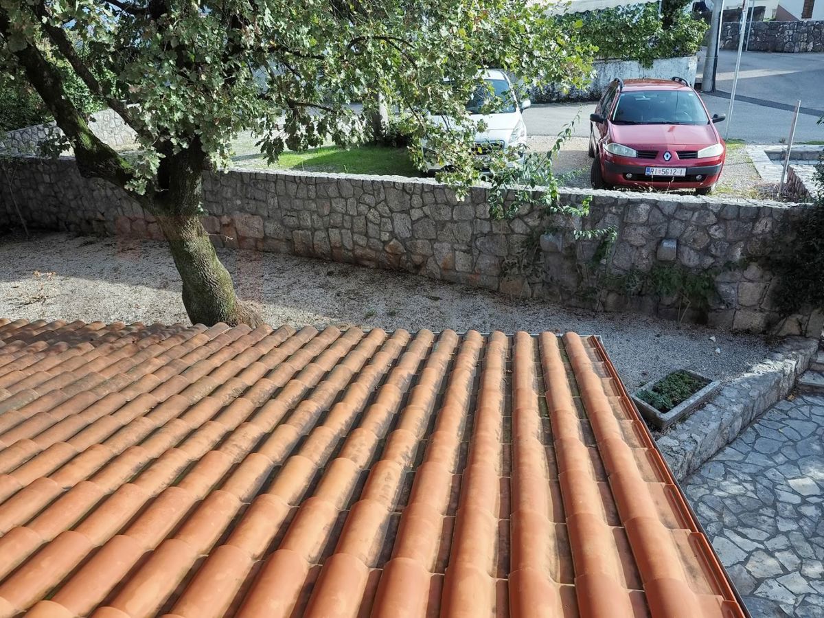 Malinska, hiša dvojček s poslovnimi prostori in apartmajem, PRODAJA!
