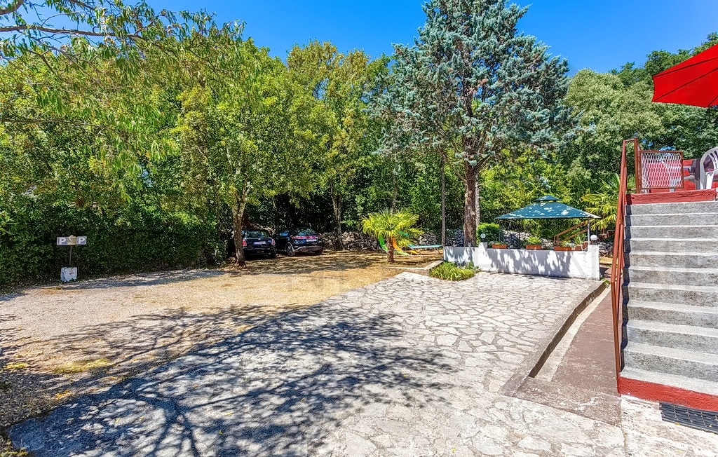 Šilo, surroundings, semi-detached house with 4 apartments in a quiet location, FOR SALE!