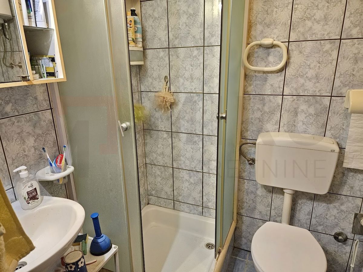 Malinska, okolica, enosobno stanovanje z mansardo v fazi prenove, PRODAJA!