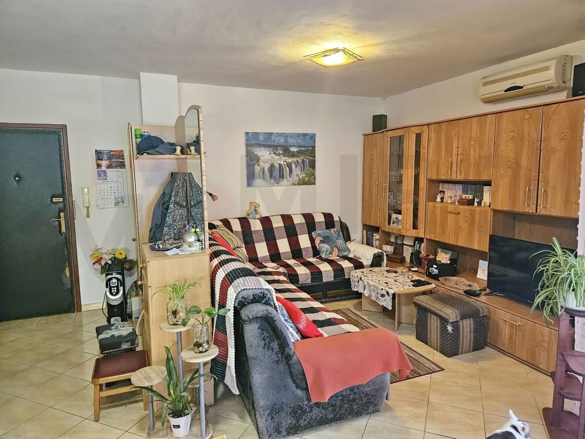 Malinska, okolica, enosobno stanovanje z mansardo v fazi prenove, PRODAJA!