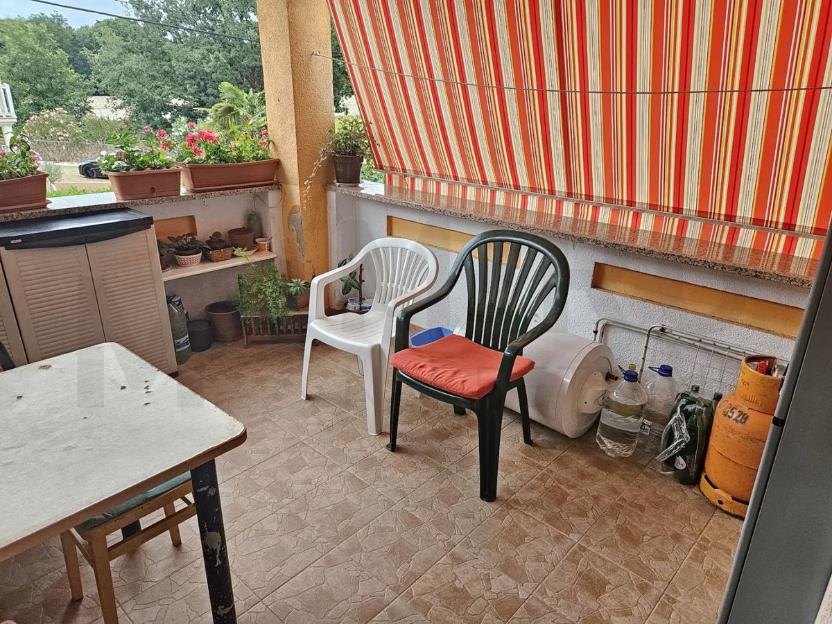Malinska, okolica, enosobno stanovanje z mansardo v fazi prenove, PRODAJA!